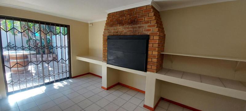 To Let 2 Bedroom Property for Rent in Vredekloof East Western Cape